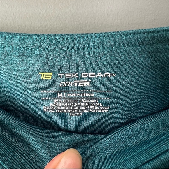 Tek Gear skort size Medium teal color excellent condition - Picture 2 of 4